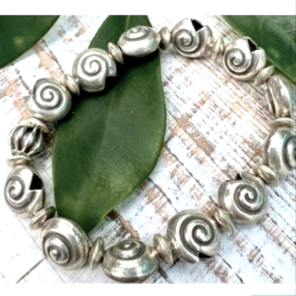 Vtg🔥Rare Premium Silver Shell Bead Stretch Bracelet🔥